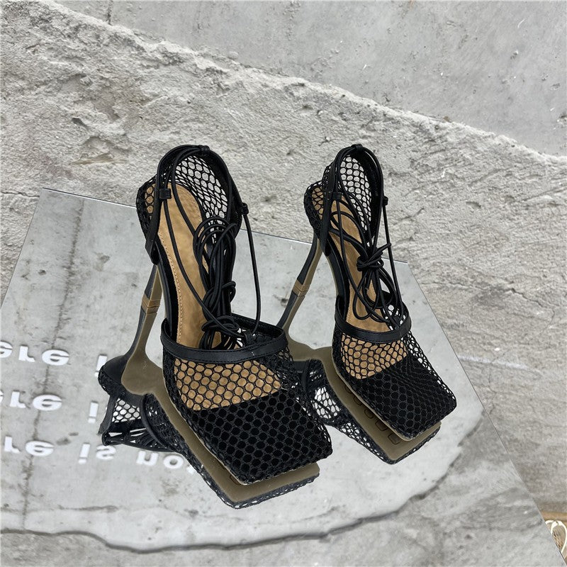 Sandália Scarpin Sexy de Salto Fino com Bico Quadrado Feminina Transpassada de Amarrar Vazada Ocada Vestido Sapatos Zapatos Mujer