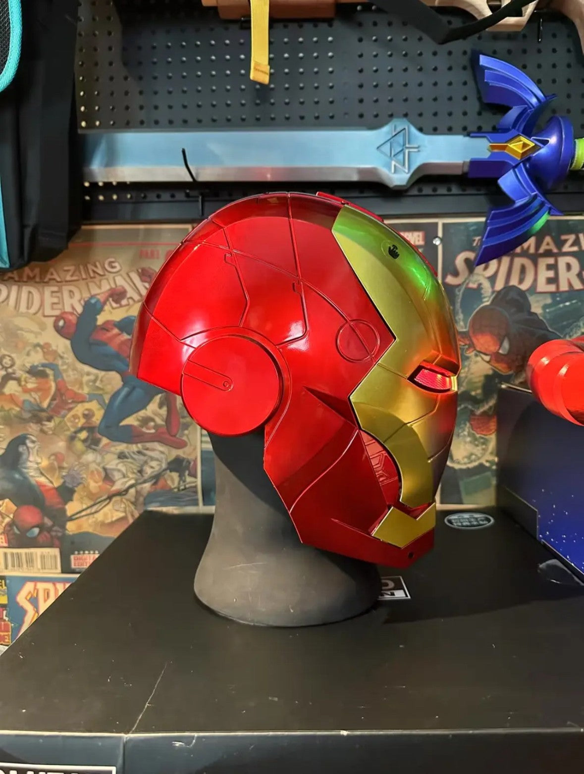 Máscara Elétrica Usável Capacete Homem de Ferro 1:1 Abertura Automática Manual e Fechamento Manual Personagens Modelo Brinquedos Adultos Presentes de Aniversário