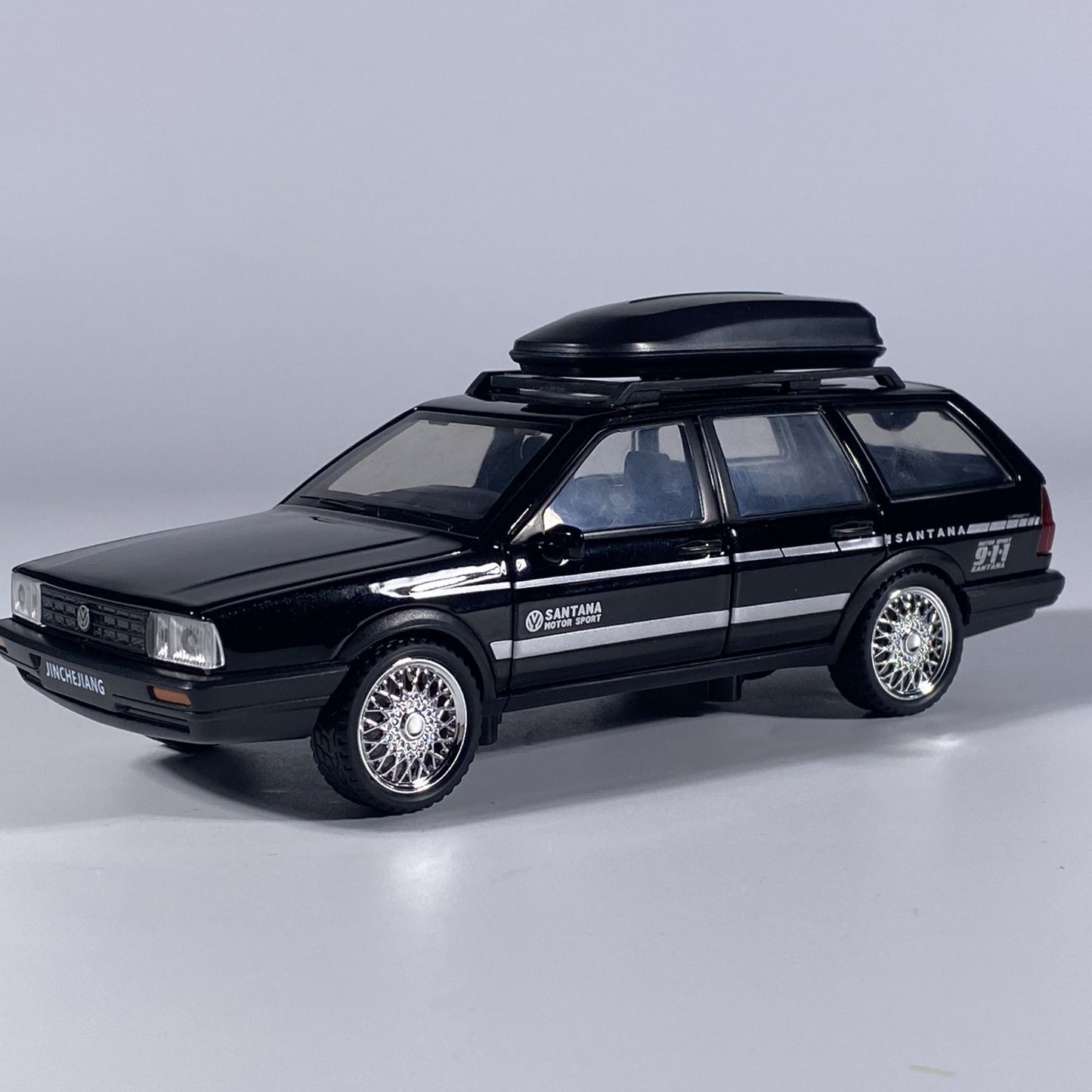 Miniatura Santana Quantum VolksWagenwerk Escala 1:32 em Liga Metálica, Decoração de Carro, Presente Criativo para Amigos, Brinquedo com Som e Luz