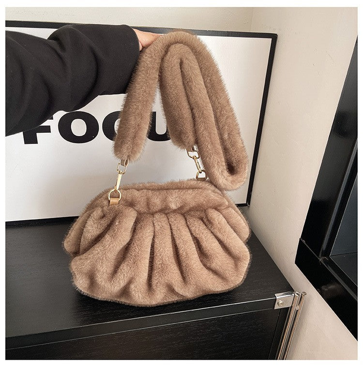 Elegant Wrinkled Cloud Clutch Bag Faux Fur Shell Shoulder Crossbody Bag Women Stylish Pillow Bag Guangzhou High Quality Bag