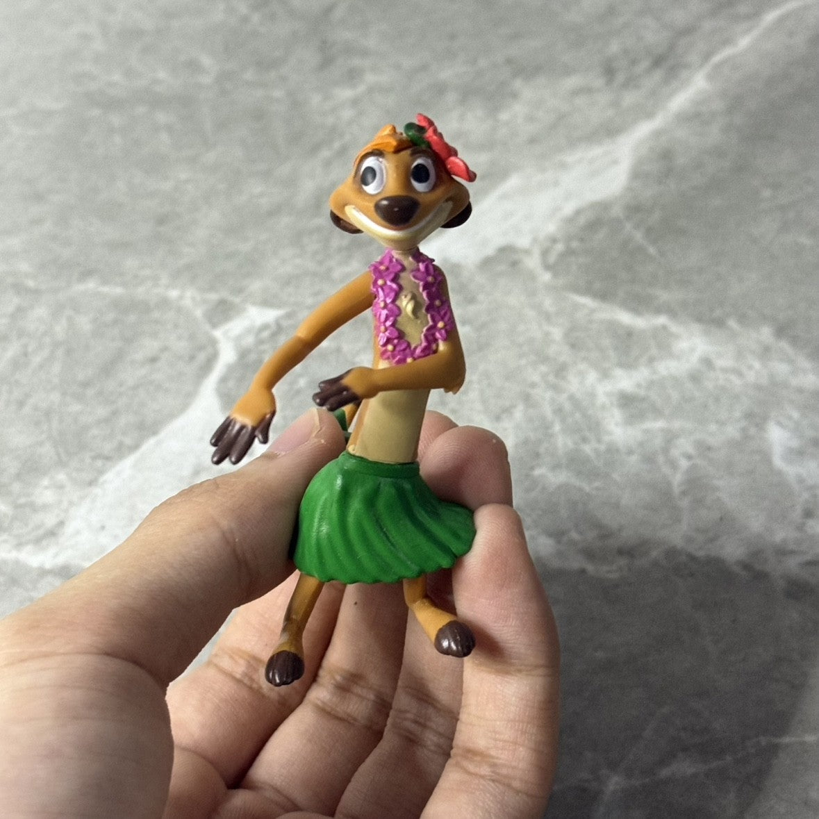 Disney Anime O Rei Leão Dançando Timão Boneco de Ação Colecionável 7CM PVC Estátua Topo de Bolo Presente de Aniversário para Crianças