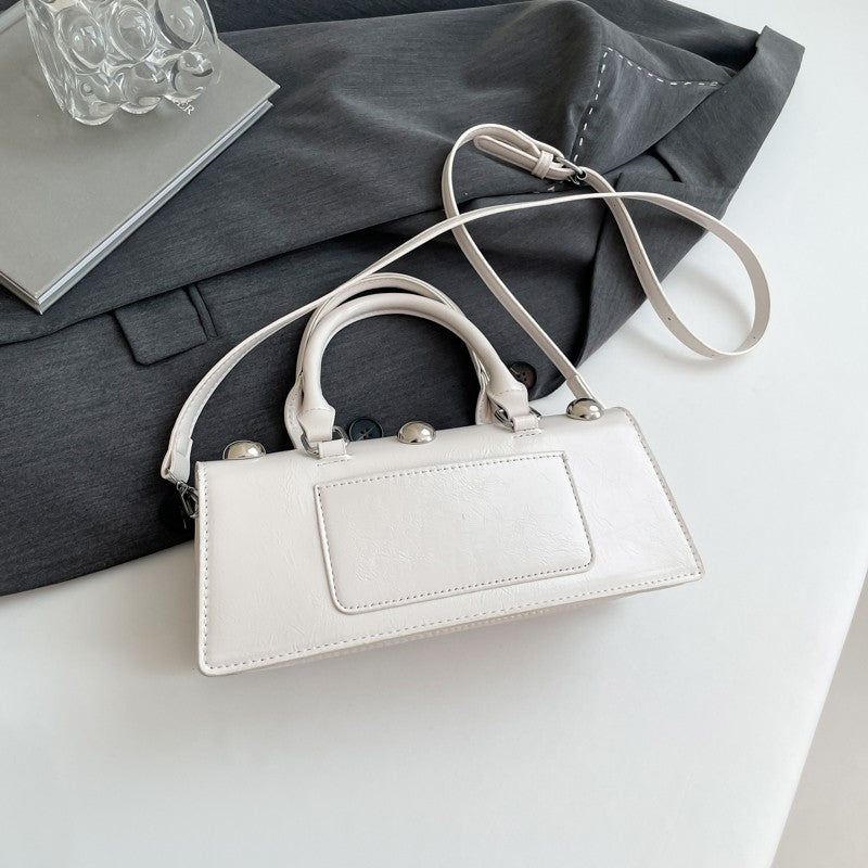 Bolsa de Ombro Pequena Retrô com Rebites de Couro PU LEFTSIDE para Mulheres Tendência 2025 Bolsas de Mão de Luxo Y2K e Bolsas Transversais Femininas