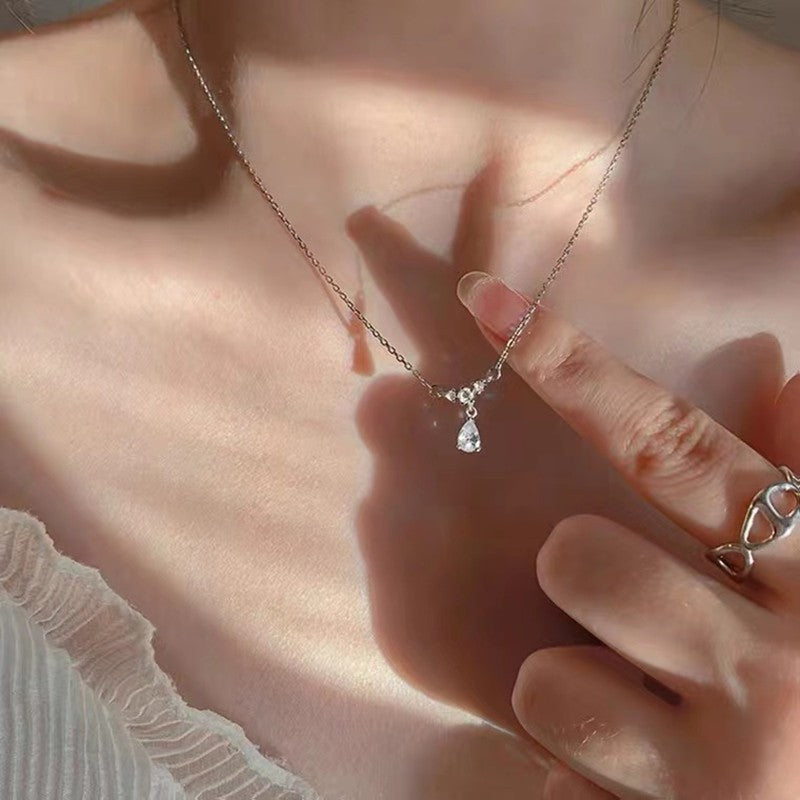 Colares com Pingente em Forma de Coração e Asas de Anjo Cor Prata Zircônia Cúbica 5A Estilo Minimalista Corrente na Clavícula Joias Femininas e para Meninas