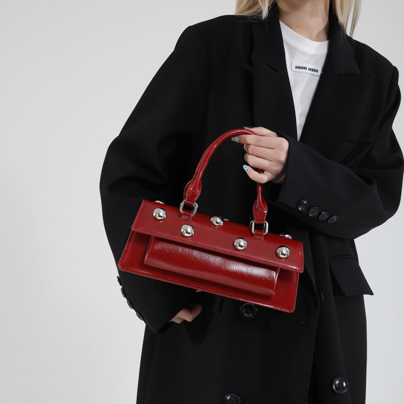 Bolsa de Ombro Pequena Retrô com Rebites de Couro PU LEFTSIDE para Mulheres Tendência 2025 Bolsas de Mão de Luxo Y2K e Bolsas Transversais Femininas
