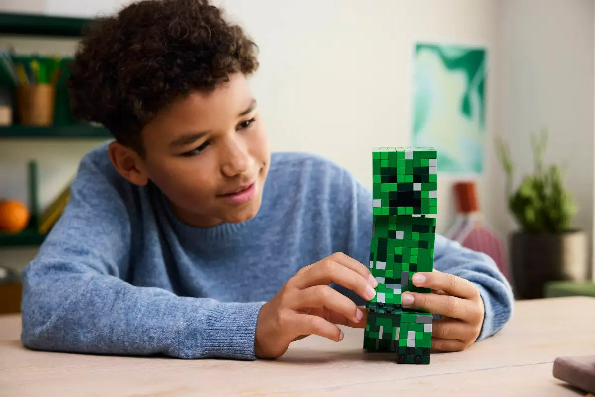 LEGO® Minecraft® The Creeper™ 21276 Minifigura de Creeper e um Brinquedo de TNT Montável de Presente para Crianças a Partir de 10 Anos 665 Peças