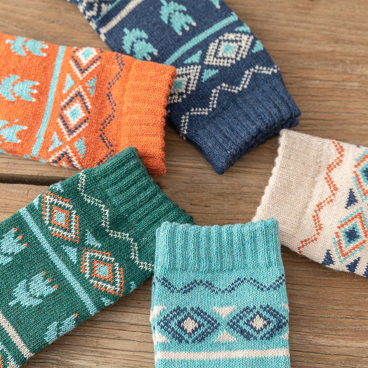 5 Pairs Lot New Man Women Socks Thick Warm Winter Socks Retro Style Flower Pattern Couple Models Free Size