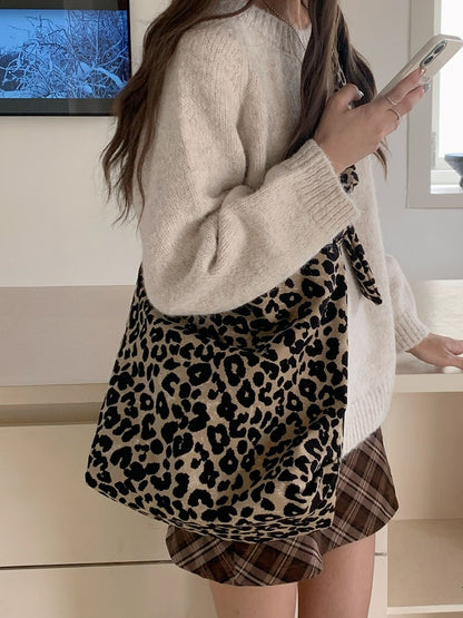 2025 new leopard print large capacity crossbody bag, single shoulder bag, fashionable and casual women's daily commuting bag