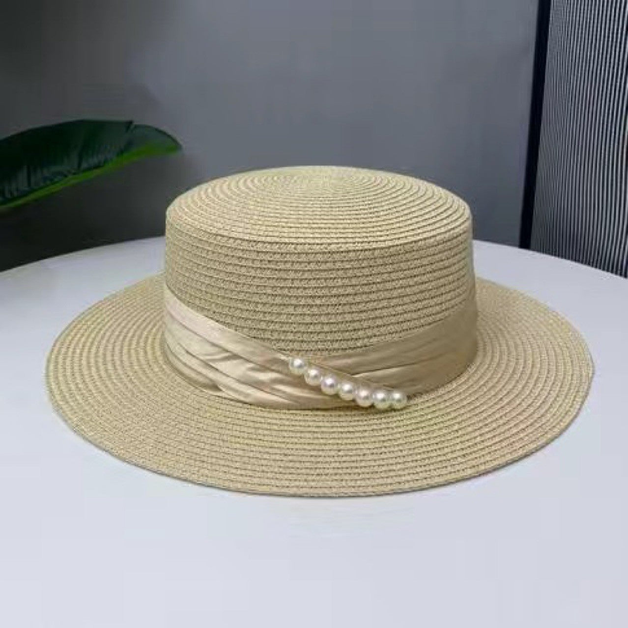 2024 Verão Francês Elegante Chapéus De Palha De Praia Para Mulheres Viseira Boné Ajustado Aba Jazz Viagem Pérola Feminino Casual Chapéu Panamá Quepe