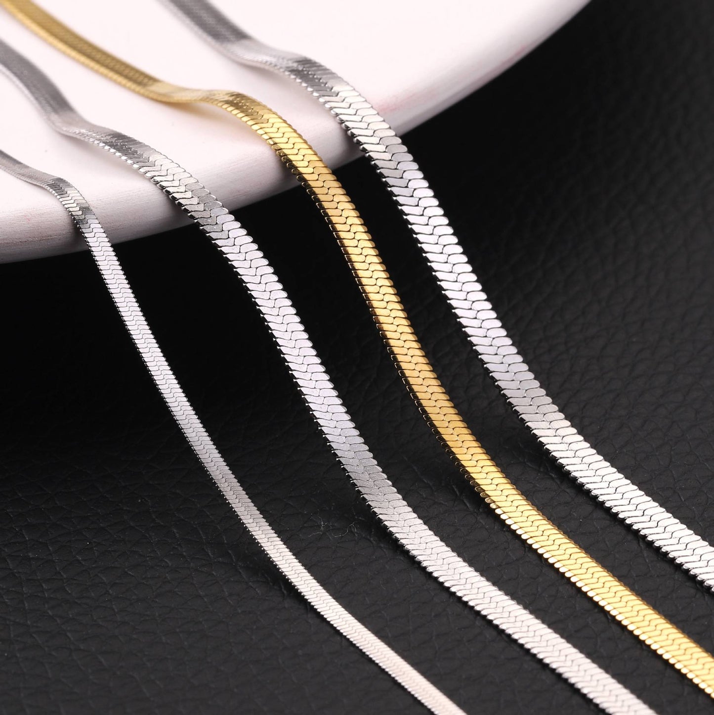 HIYEE Fashion Colar de Aço Inoxidável 40-45-50-60CM Lâmina Cobra Corrente de Osso Dourado Masculino e Feminino Joias Presentes Festa e Casamento