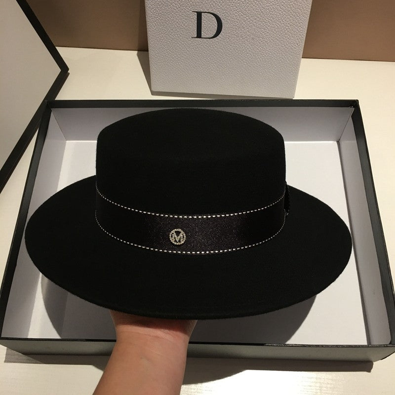 Chapéu Fedora de Lã com Aba Larga e Topo Chato nas Cores Neutras Preto e Branco para Uso Casual Unissex de Outono Inverno Masculino e Feminino