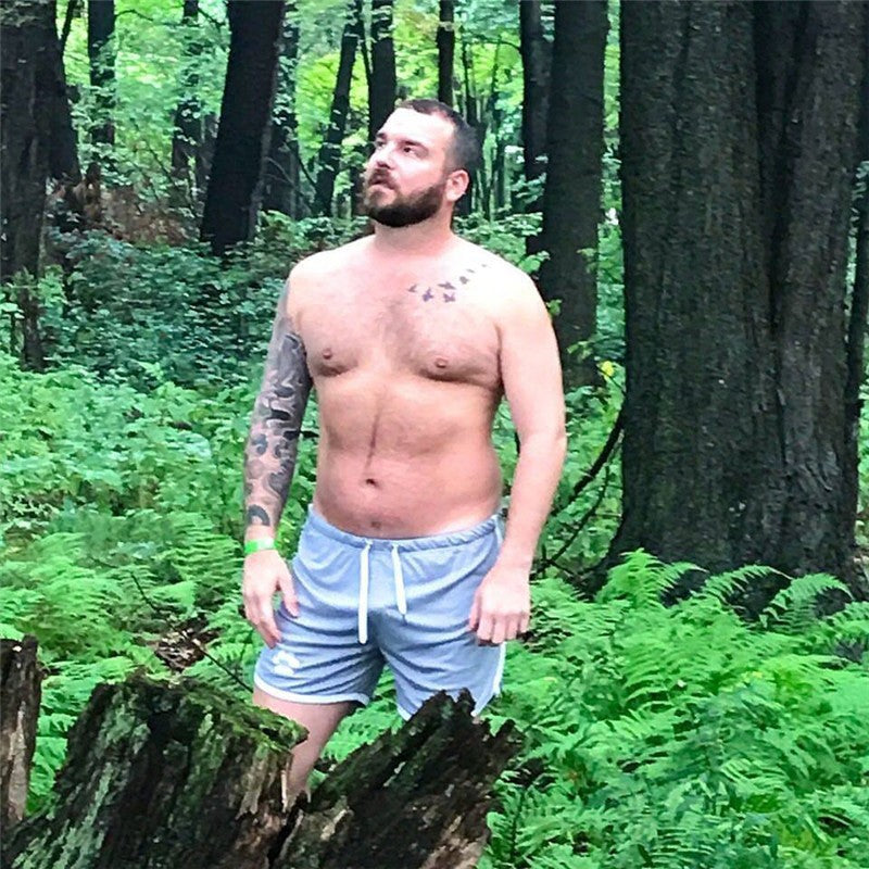 Men Gym Fitness Shorts Bodybuilding sports Jogging shorts Male 2022 Summer Cool Breathable Mesh The big size casual men Shorts