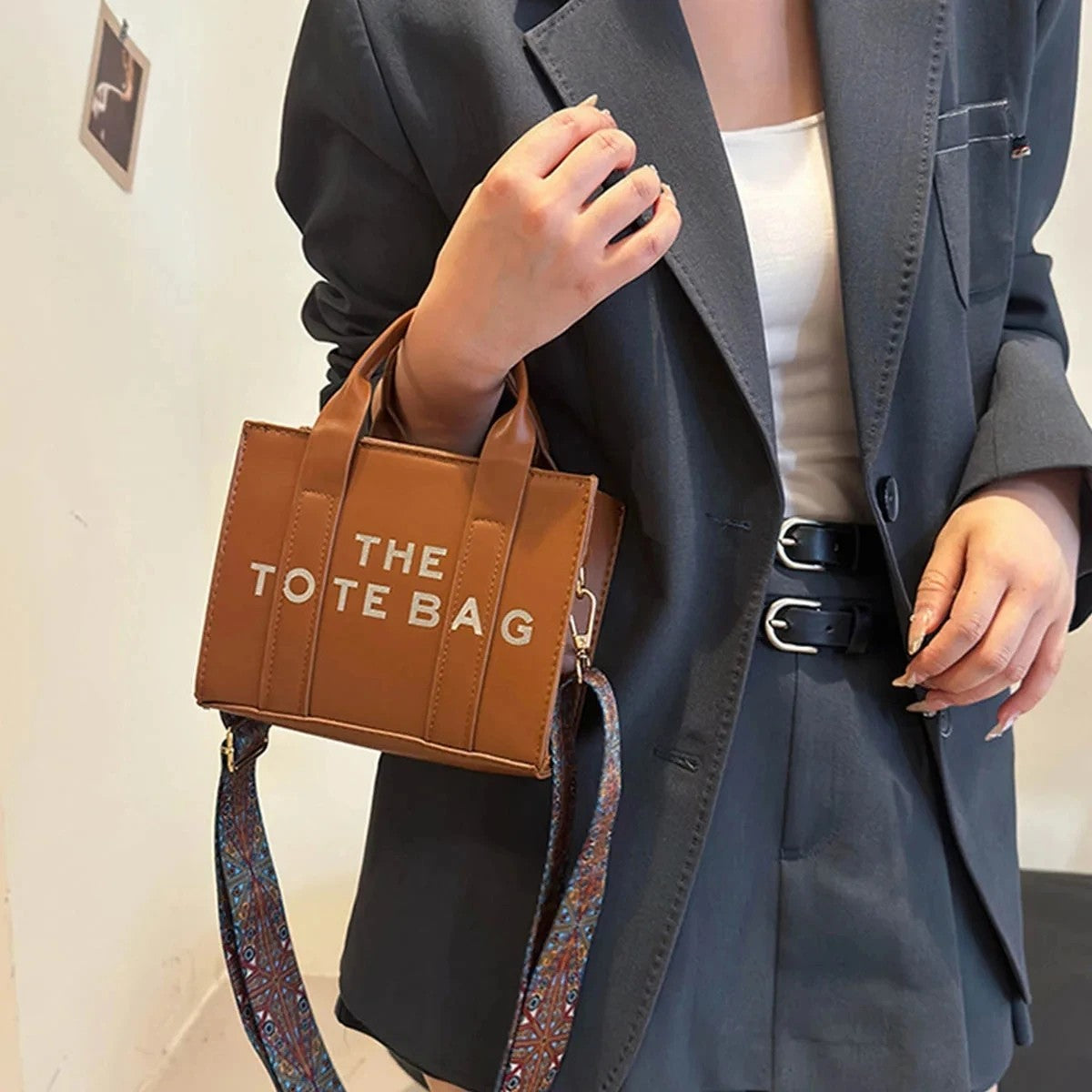 New printed letter tote bag, niche design handbag, European and American fashion crossbody bag, retro shoulder bag