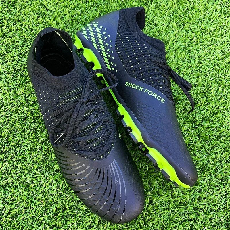 Spiked Comfortable Breathable Competition Soccer Cleats for Training and Matches