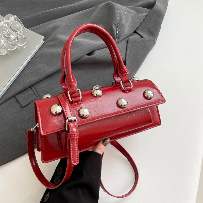 Bolsa de Ombro Pequena Retrô com Rebites de Couro PU LEFTSIDE para Mulheres Tendência 2025 Bolsas de Mão de Luxo Y2K e Bolsas Transversais Femininas