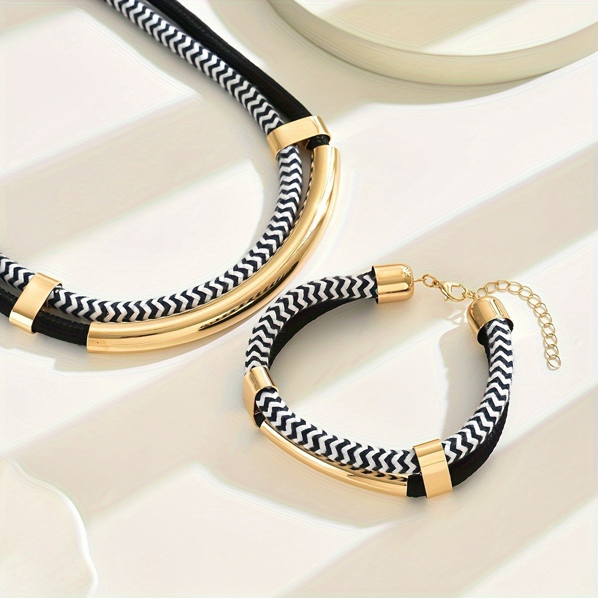 Conjunto 2 Peças Novo Colar e Pulseira de Metal Tubo Duplo Grosso Preto e Branco Estilo Hip-Hop Exagerado Para Uso Diário