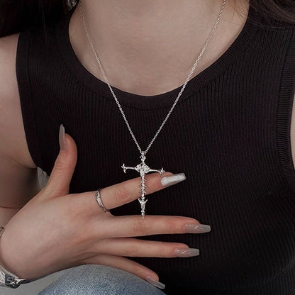 Colar com Pingente de Cruz de Crânio Hip Hop Retrô para Homens e Mulheres Colares com Pingente de Cruz de Osso Estilo Gótico Clássico Escuro