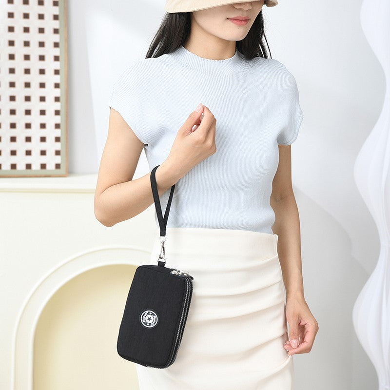The 3-layer zipper clutch is lightweight, compact and versatile for ladies. It can be used with mobile phones or loose change