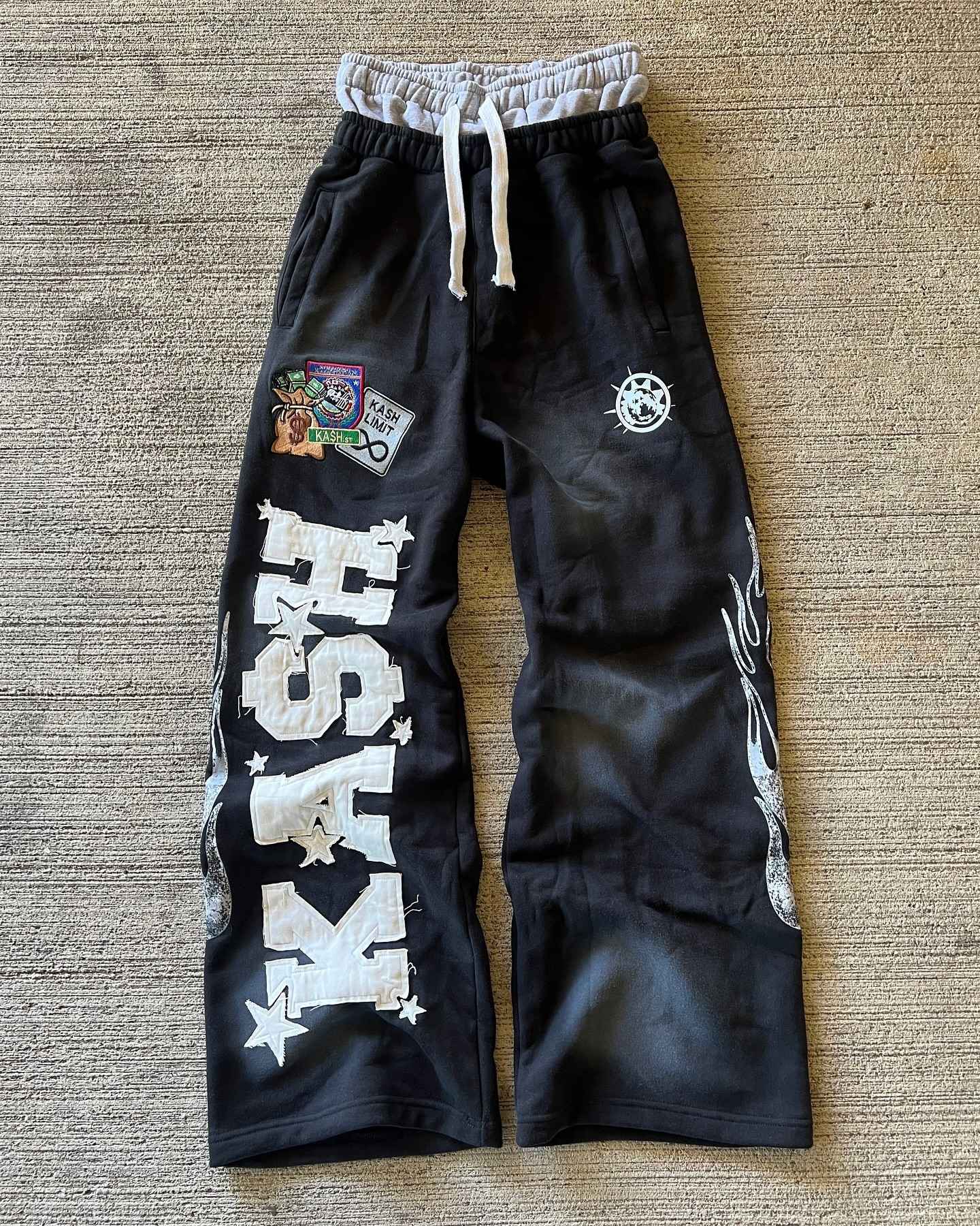Calça de Moletom Y2K Masculina Feminina Gótica Hip Hop Americana com Patch de Letras Y2K Dupla Camada Larga Elástica na Cintura Calça Jogger Casual