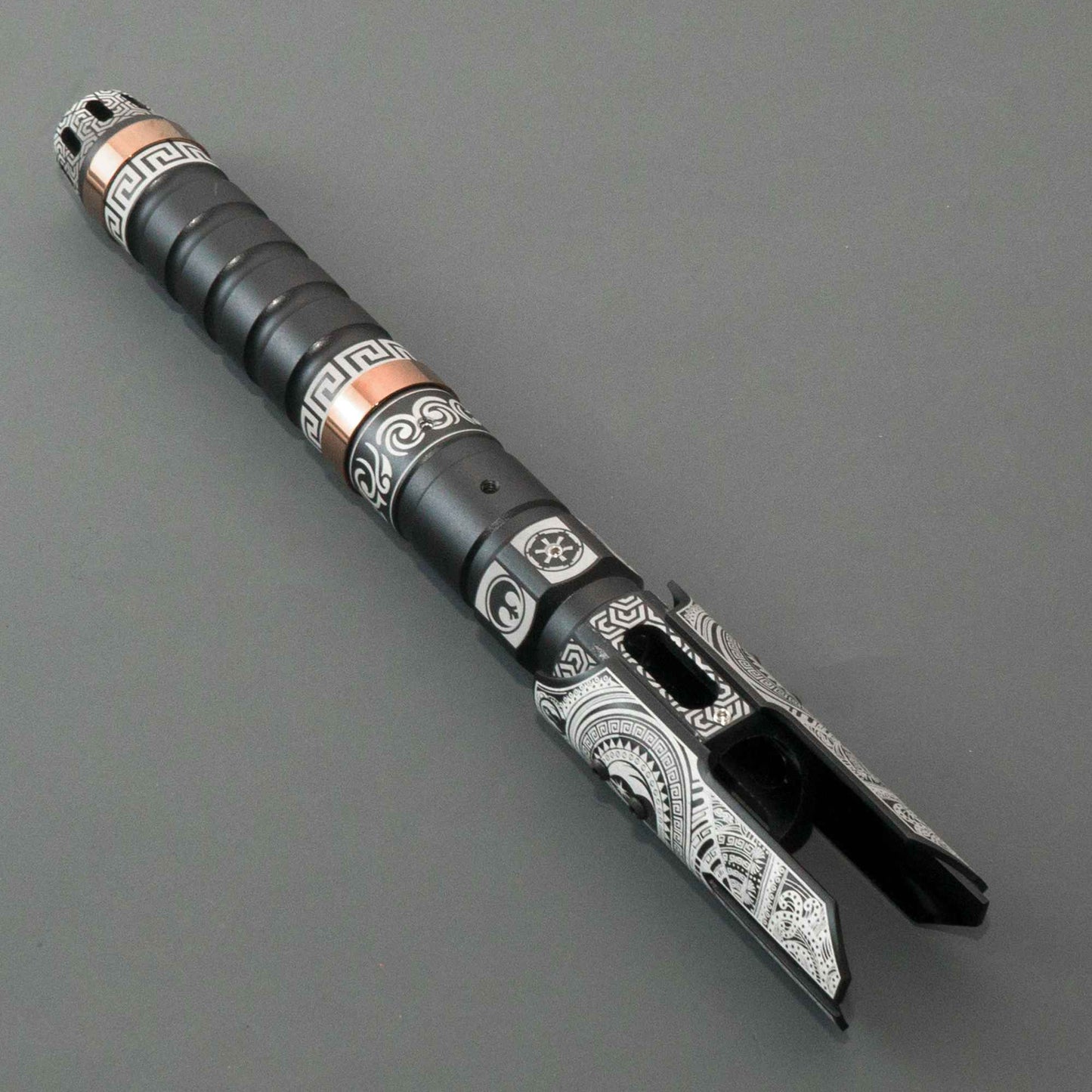 Metal Hilt Force Heavy Dueling New carved design Lightsaber Sensitive Smooth Swing Infinite Color Changing with 28 Sound Fonts