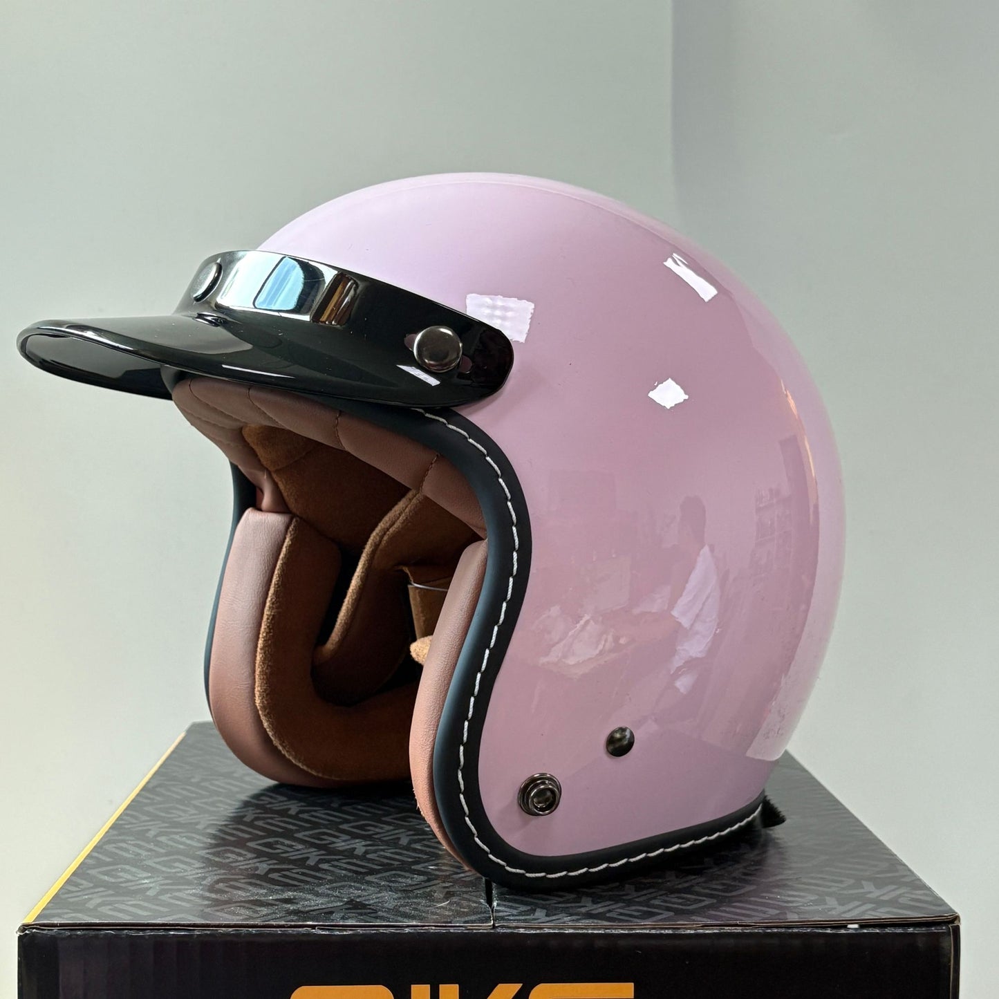 Retro Small Dock Helmet Electric Vehicle Cap Ladies Motorcycle Three-Quarter Helmet Vintage Headgear for Women