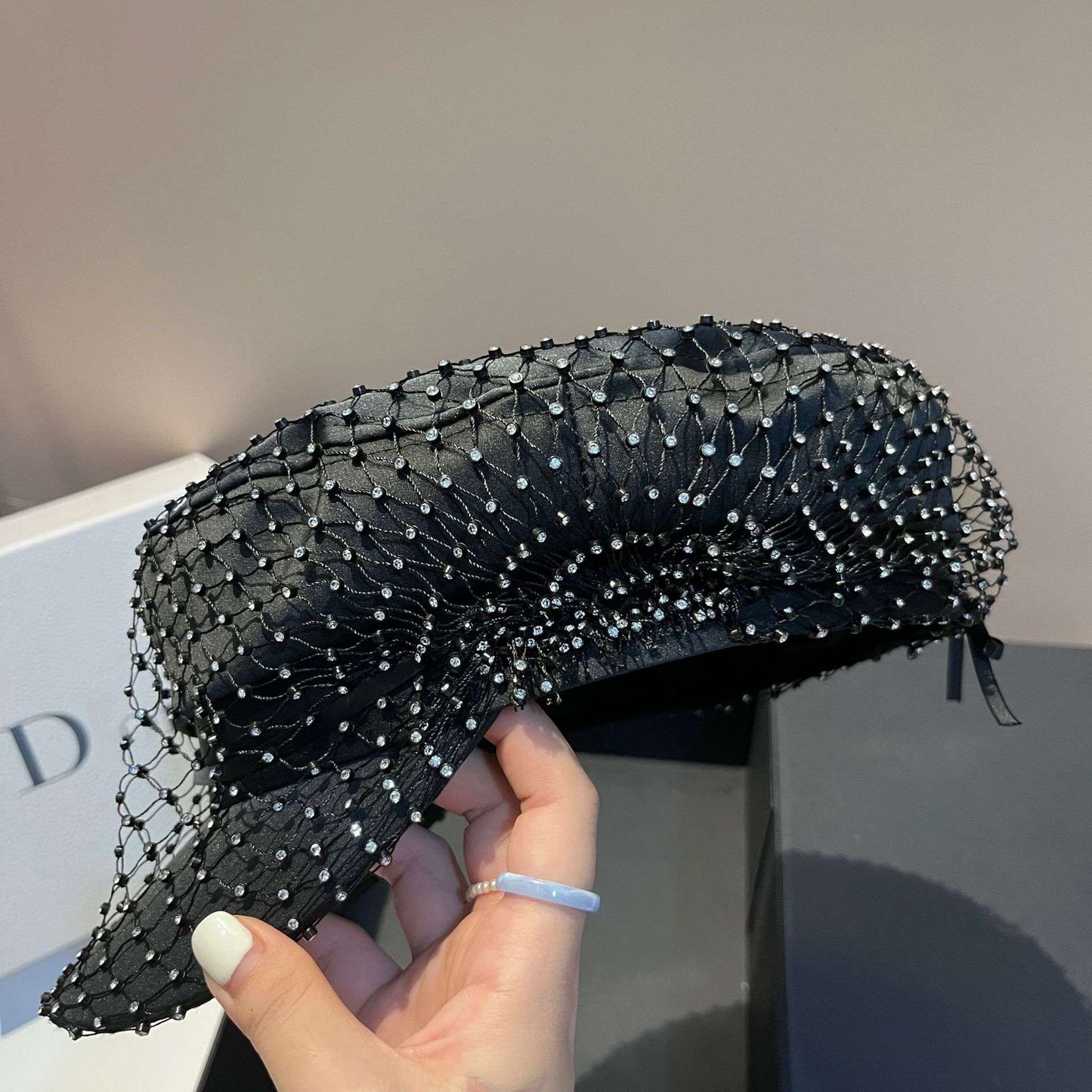 Chapéu Elegante com Strass em Malha Preto Versão Coreana de Alta Qualidade Moda Leve Luxo Estilo Pequeno e Perfumado Chapéu de Aba Reta Bico de Pato