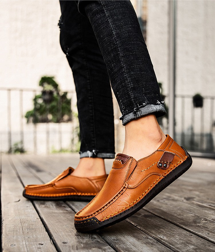 Novos Sapatos Masculinos de Couro Feitos à Mão Casuais Confortáveis Mocassins Masculinos de Couro Slip On Sapatilhas Masculinas Venda Quente Calçados para Caminhada ao Ar Livre