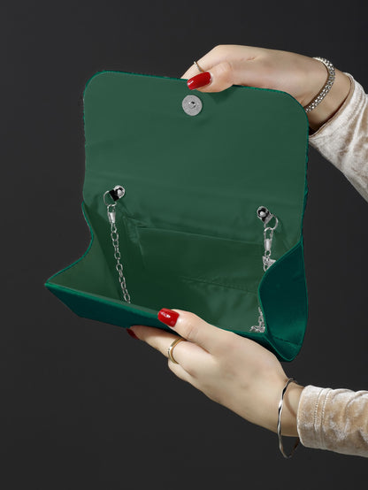 Classic fashion girl party girl chain clutch, light luxury romantic simple mini handbag and chain shoulder crossbody bag.