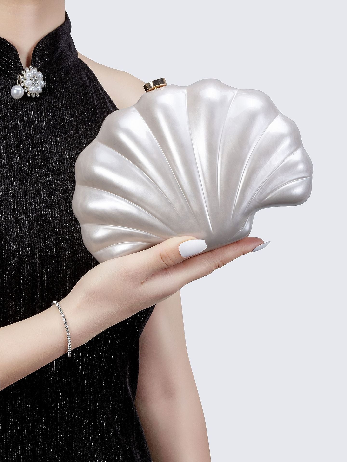 Ladies' new one shoulder diagonal cross bag, shaped shell acrylic bag, fashionable evening handbag