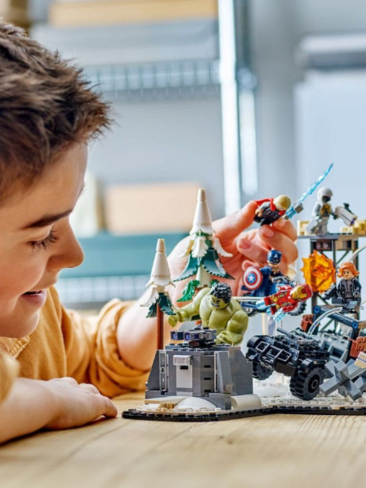 LEGO 76291 Marvel Os Vingadores Montam: Era de Ultron Playset Montável de Super-Heróis para Crianças, 8 Minifiguras e Figura Grande do Hulk