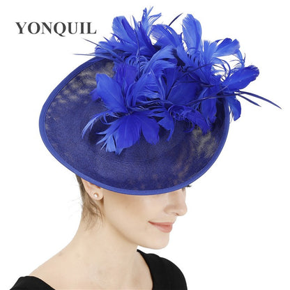 Bonés Cinzentos Millinery Com Acessórios de Tiara Imitação Sinamay Chapéu Derby de Coquetel Feminino Fascinadores de Cabelo de Noiva com Pena Chique