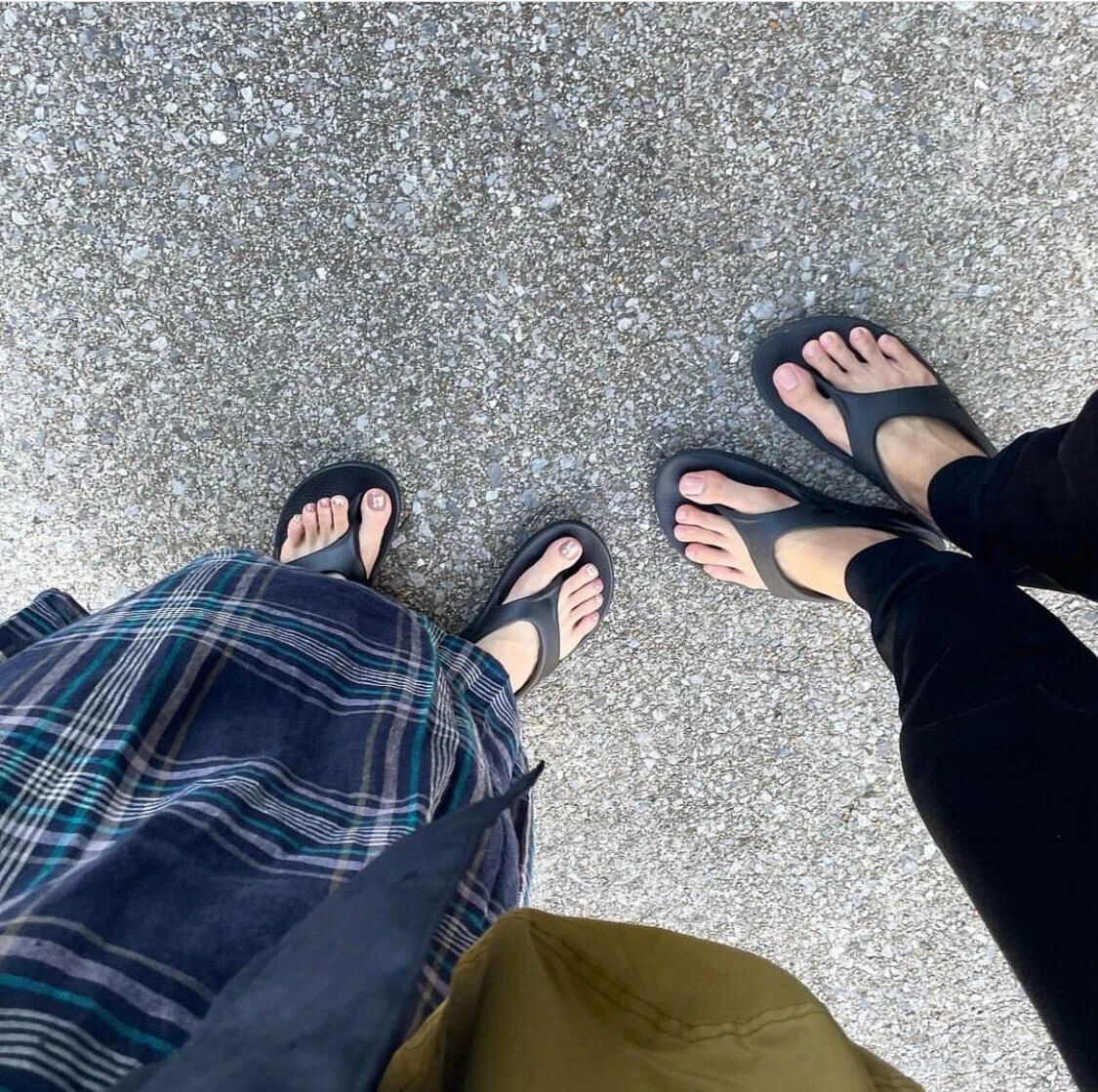 OOFOS NEW Sandals - Lightweight Recovery Shoes Slippers Men Women Soft Bottom Indoor Home Slides Sandals Light Beach Shoe