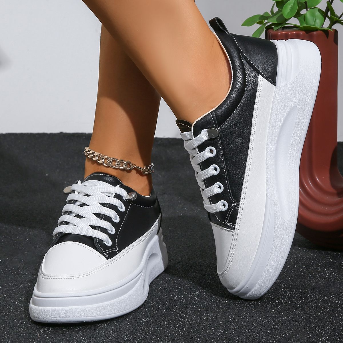 Tênis Feminino Branco de Outono com Cadarço, Sola Grossa, Casual, Antiderrapante, para Caminhada ao Ar Livre, Calçados Esportivos, Sapatos Femininos