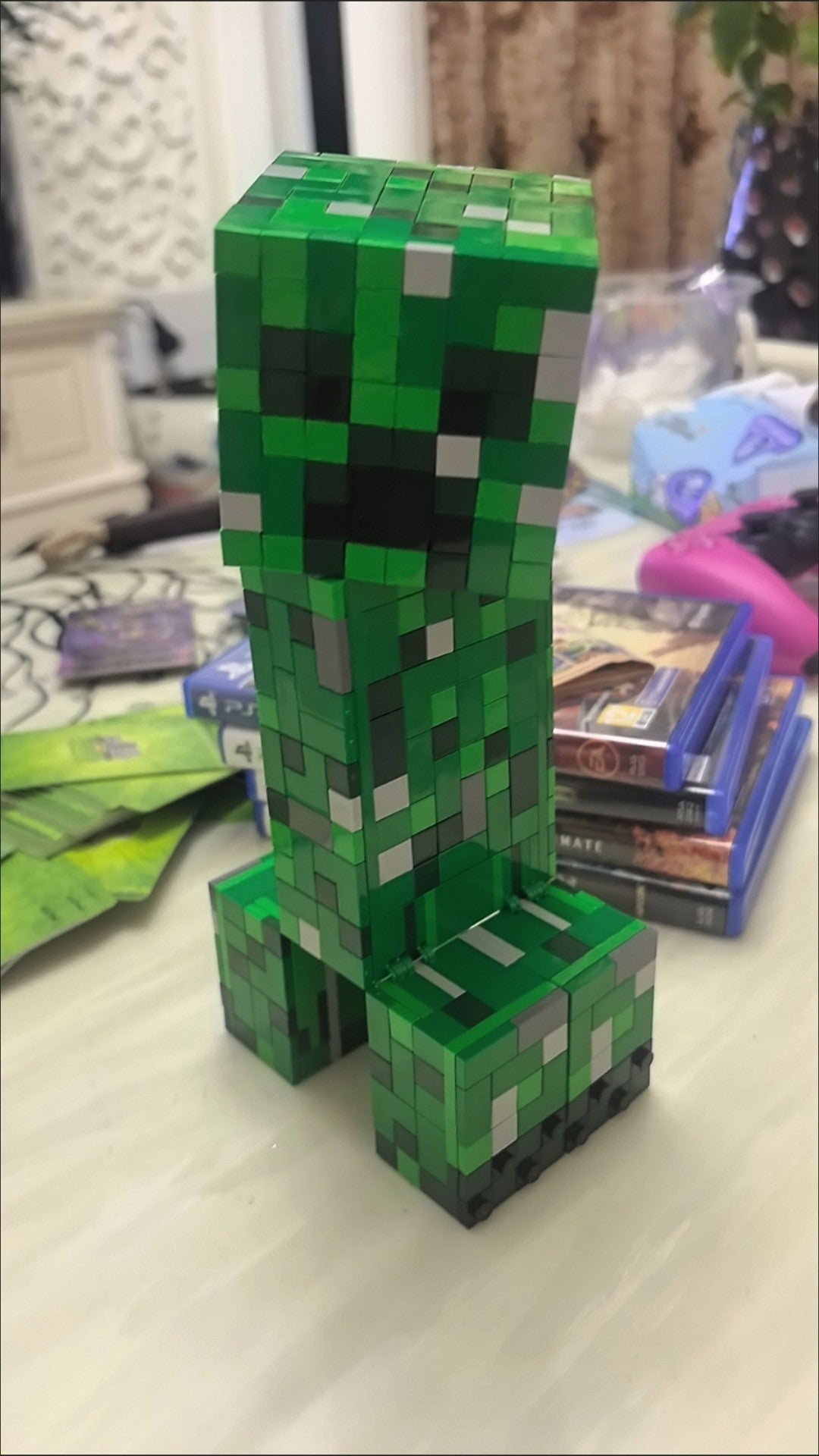 LEGO® Minecraft® The Creeper™ 21276 Minifigura de Creeper e um Brinquedo de TNT Montável de Presente para Crianças a Partir de 10 Anos 665 Peças