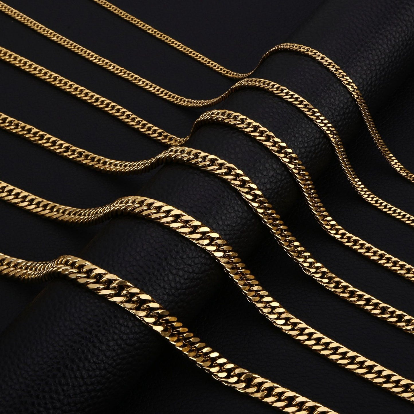 Stainless Steel Cuban Chain Necklace Gold Color Titanium Steel Men Chain Necklace Simple Jewelry Fashion Accessories Gift