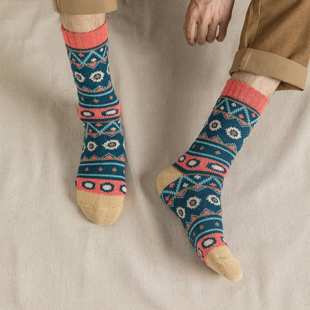 5 Pairs New Man Women Thick Winter Warm Socks Retro Style Dot Wave Pattern Couple Models Free Size
