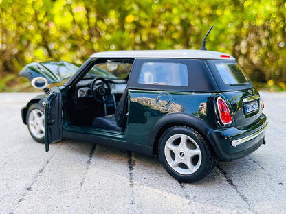 Maisto 1:24 BMW MINI Countryman verde liga super carro de brinquedo simulação liga modelo de carro artesanato decoração coleção brinquedo ferramentas presente