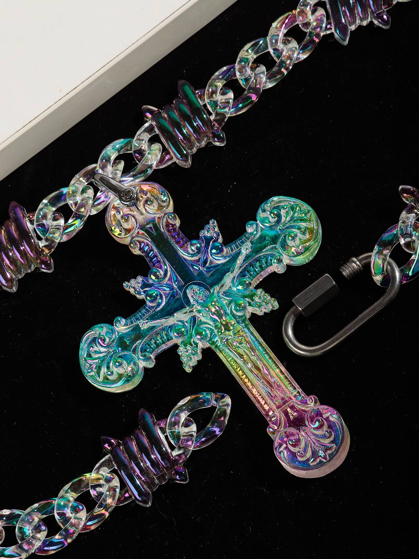 Colar com Pingente de Cruz Grande Iridescente de Jesus Cristo em Acrílico para Mulheres e Homens Colar com Corrente de Arame Farpado Joia de Presente