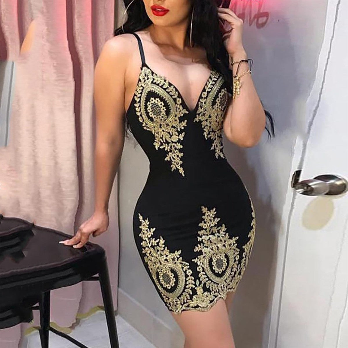 Sexy summer party halter dress Sleeveless slim-fit mini dress with low neck and