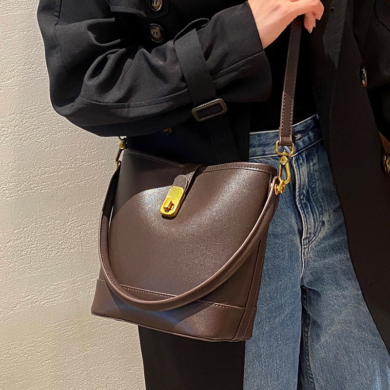 Women's Genuine Leather Bucket Bag Retro Shoulder Crossbody Handbag Fashionable Luxurious Women's Bag