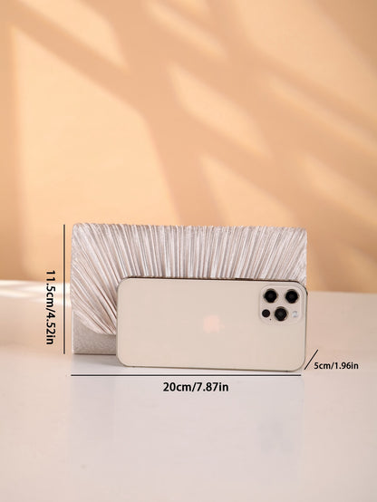 Classic fashion girl party girl chain clutch, light luxury romantic simple mini handbag and chain shoulder crossbody bag.