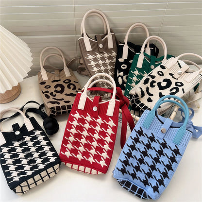 Korean Fashion Heart Knitted Mini Square Handbag for Women Small Mobile Phone Shoulder Bags Girls Cute Outdoor Crossbody Bags
