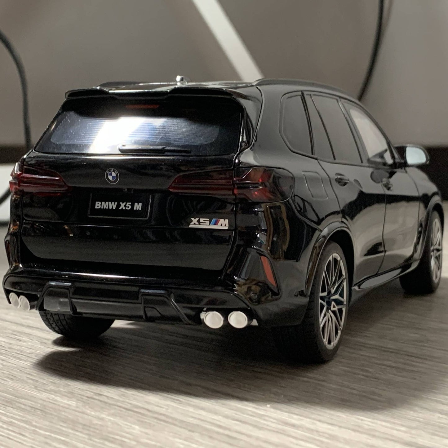 1:18 2025 BMW X5 M Competition LCI SUV Carro Miniatura de Metal Fundido Modelo para Exibição de Mesa Decoração de Veículo em Miniatura Presente
