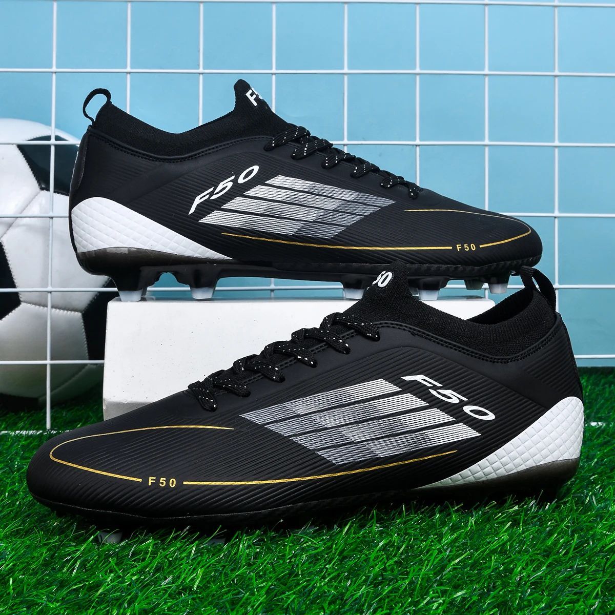 Men Professional Soccer Shoes Society Cleats Outdoor Football Shoes Society Cleats Grass Training Football Field Boots Sneaker
