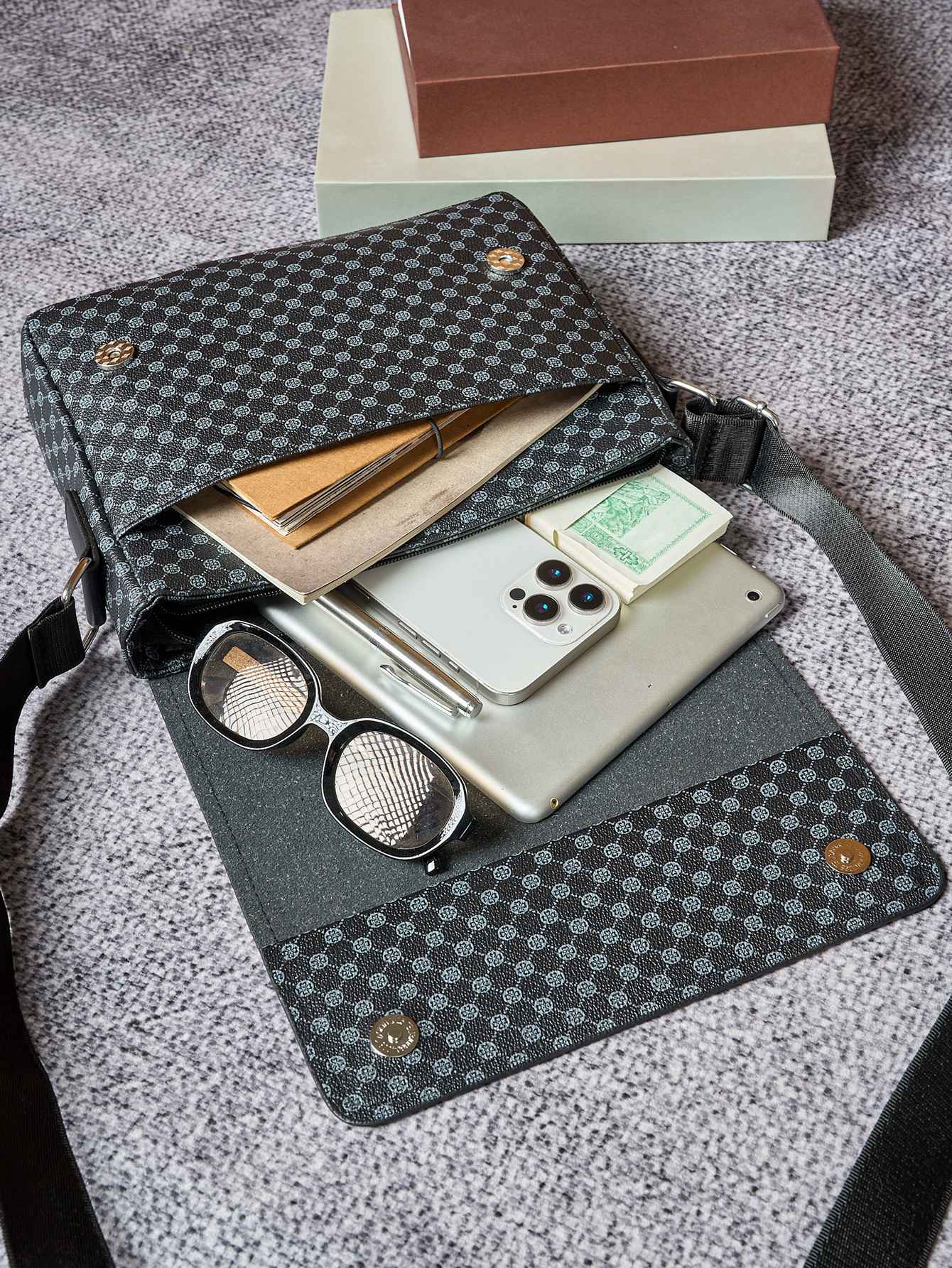 ??24cm Men's Crocodile Embossed Crossbody Bag - Slim Anti-Theft PU Sling Bag w/ Phone Pocket, Fits 10" Tablet & Passport