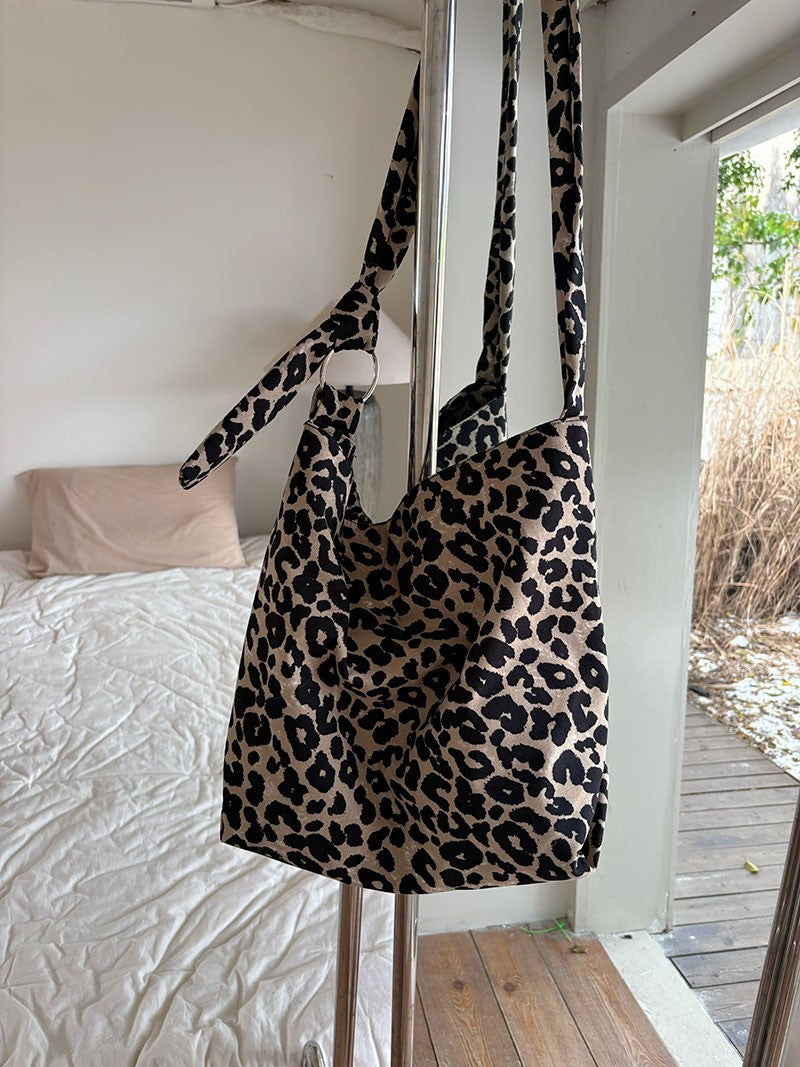 2025 new leopard print large capacity crossbody bag, single shoulder bag, fashionable and casual women's daily commuting bag