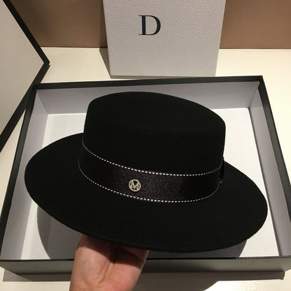Chapéu Fedora de Lã com Aba Larga e Topo Chato nas Cores Neutras Preto e Branco para Uso Casual Unissex de Outono Inverno Masculino e Feminino