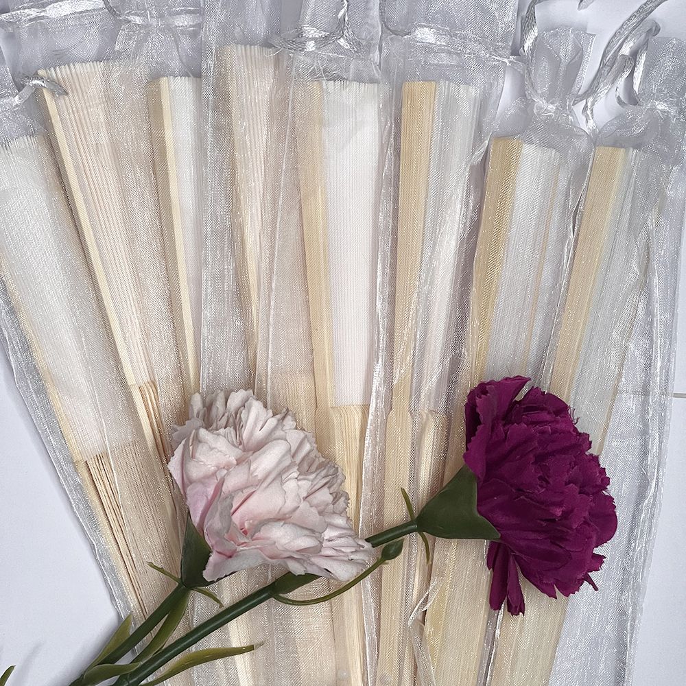 10-90pcs Personalized Engraved White Folding Elegant Silk Hand Fan with Organza Gift Bag Wedding Party Supplies Bulk Purchase