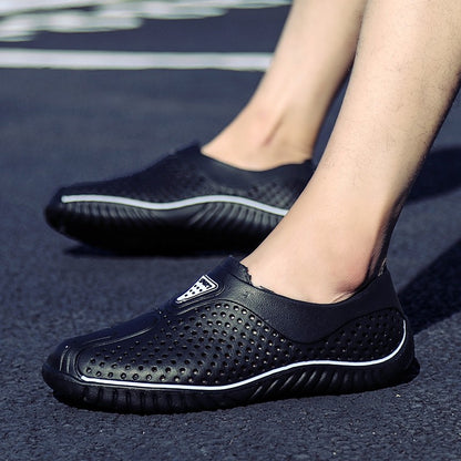 2025 Breathable Summer Men Slippers Outdoor Water Shoes Hollow Ultra Light Beach Shoes Casual Men Sandals  Black Garden Shoes