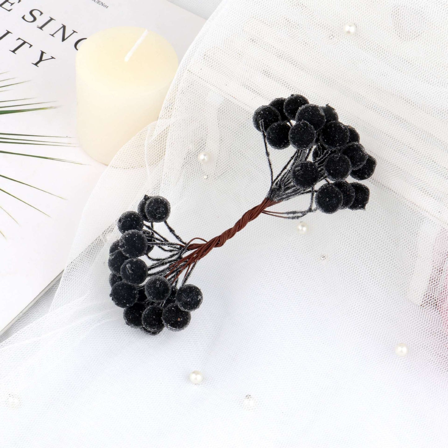 40pcs Mini Christmas Frosted Artificial Berry Vivid Red Holly Berries Wedding Party Decoration Artificial Flowers Home Decor