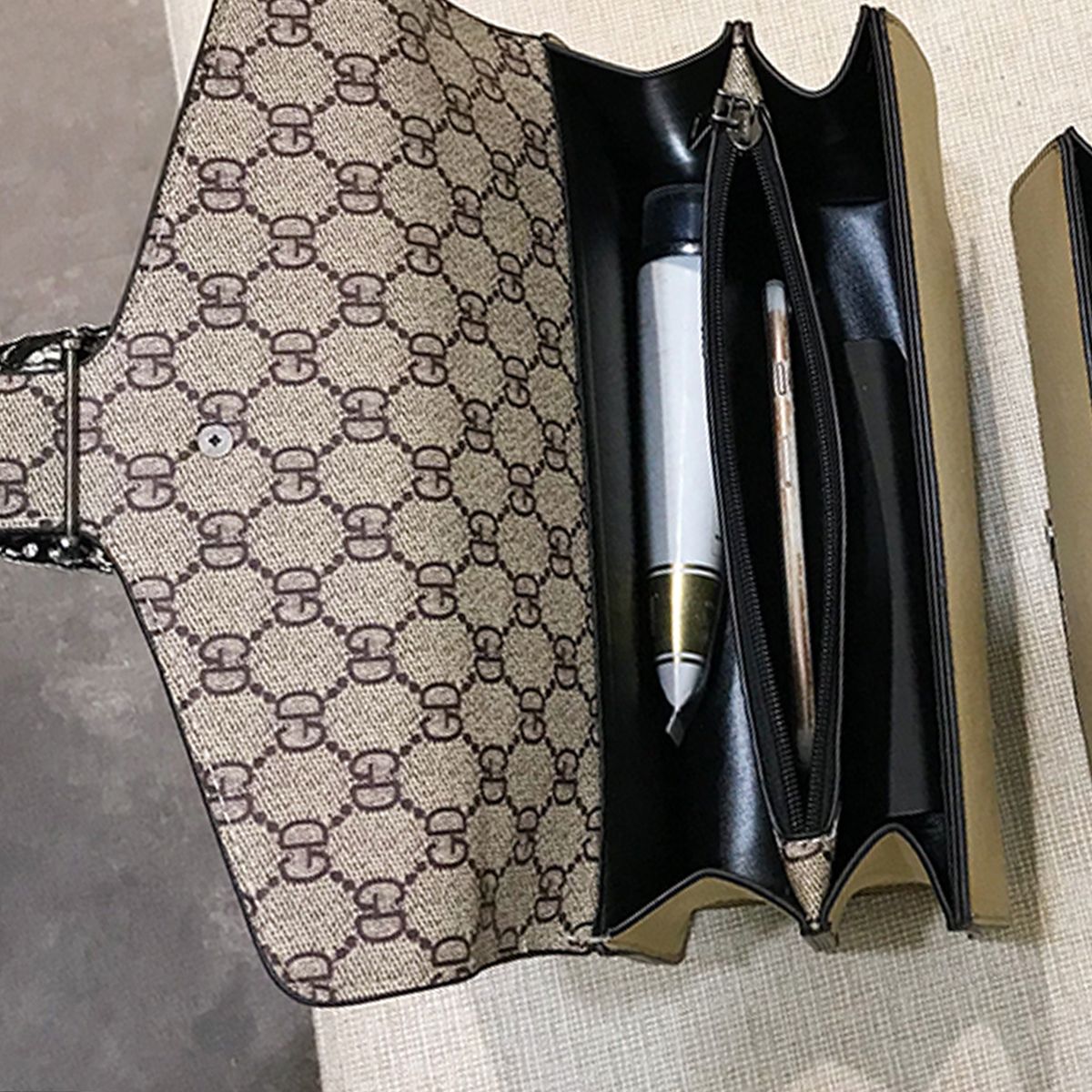 Retro PU women's crossbody bag with magnetic snap button, lightweight shoulder bag and multi compartment daily essentials